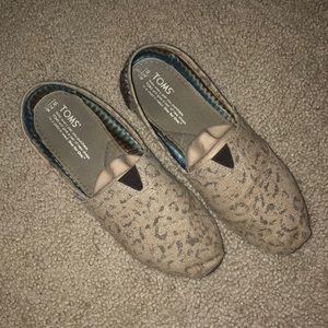 Tan/Brown Leopard Toms. Great Condition. 7.5